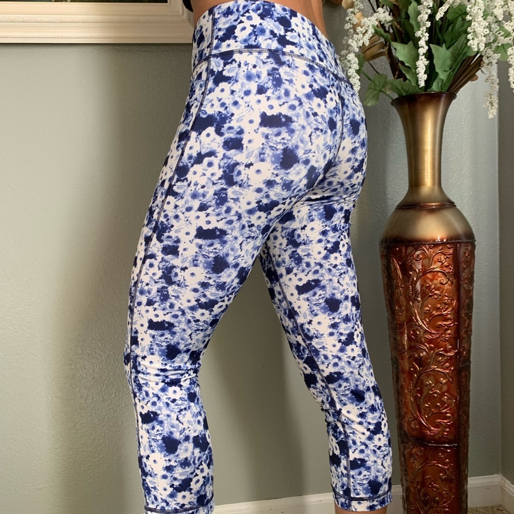 Vogo Athletica Yoga Floral Design Size Small - Picture 5 of 17